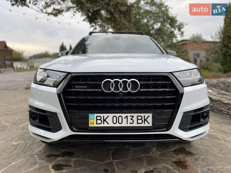 Позашляховик / Кросовер Audi Q7 2016 в Рівному
