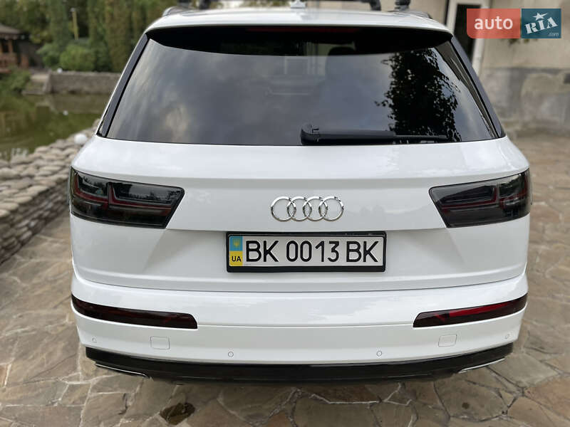 Позашляховик / Кросовер Audi Q7 2016 в Рівному