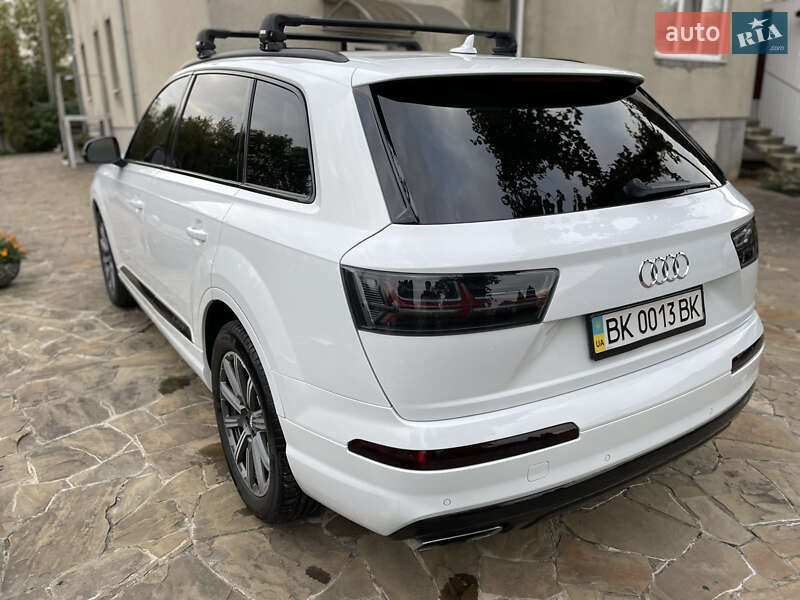 Позашляховик / Кросовер Audi Q7 2016 в Рівному