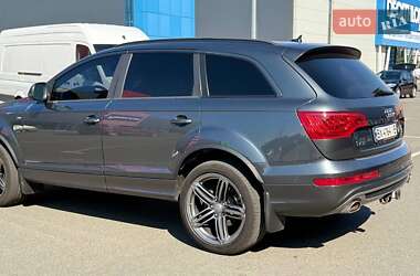 Позашляховик / Кросовер Audi Q7 2013 в 