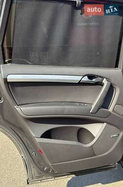 Позашляховик / Кросовер Audi Q7 2013 в 