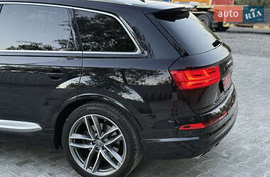 Внедорожник / Кроссовер Audi Q7 2016 в 