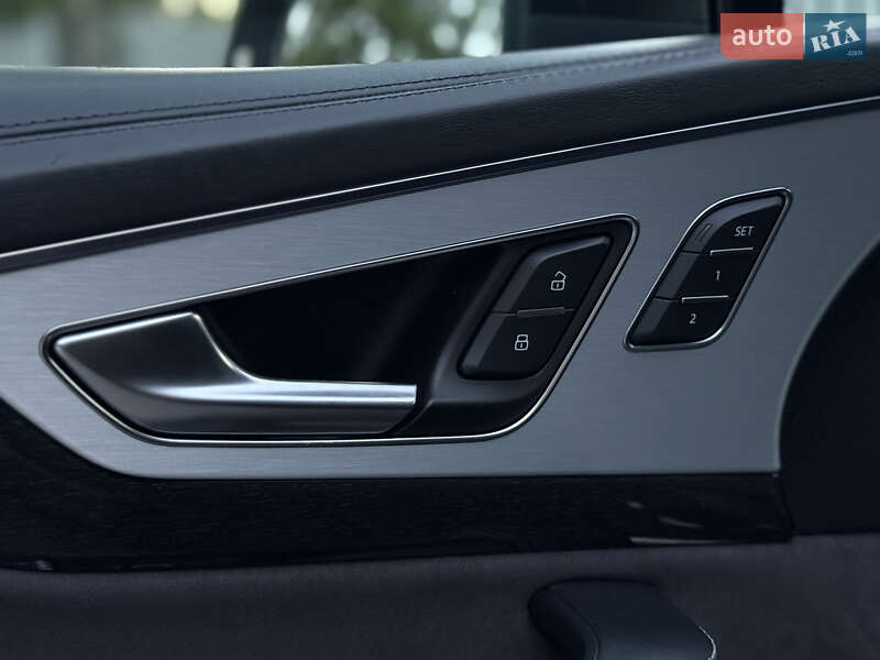 Внедорожник / Кроссовер Audi Q7 2016 в Ровно