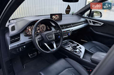 Внедорожник / Кроссовер Audi Q7 2016 в 