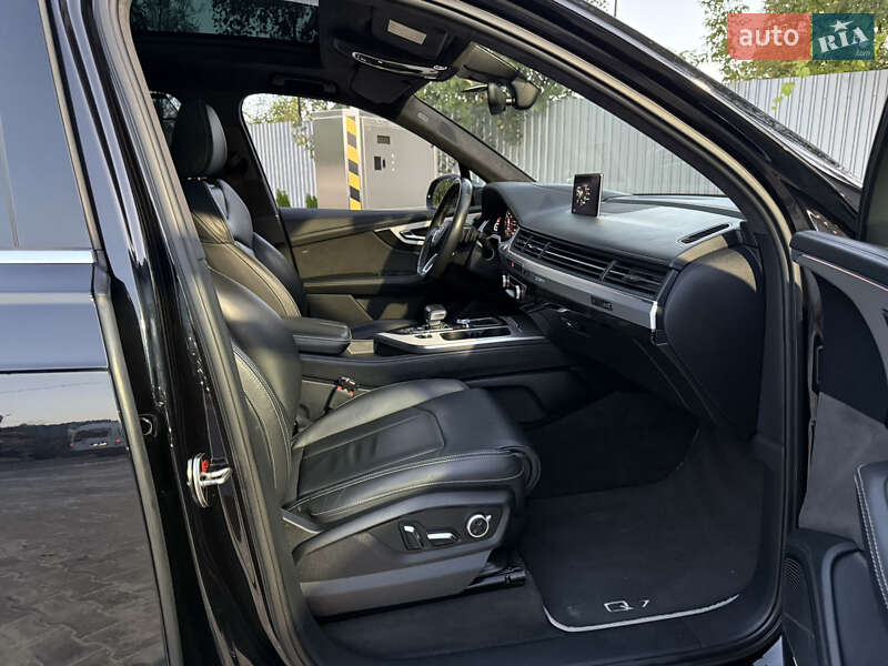 Внедорожник / Кроссовер Audi Q7 2016 в Ровно
