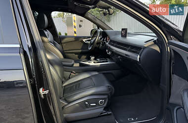 Внедорожник / Кроссовер Audi Q7 2016 в 