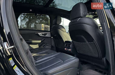 Внедорожник / Кроссовер Audi Q7 2016 в 
