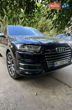 Позашляховик / Кросовер Audi Q7 2016 в 