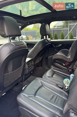 Позашляховик / Кросовер Audi Q7 2016 в 
