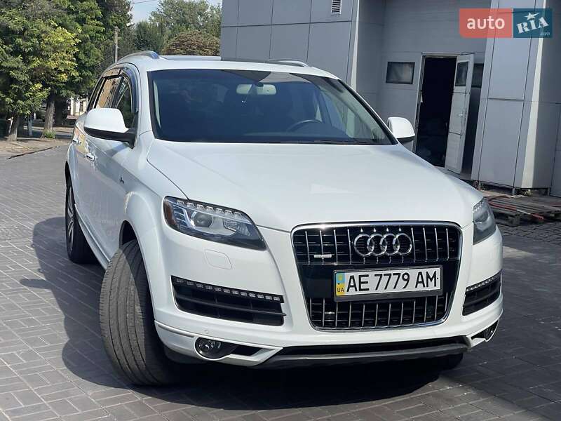 Внедорожник / Кроссовер Audi Q7 2015 в 