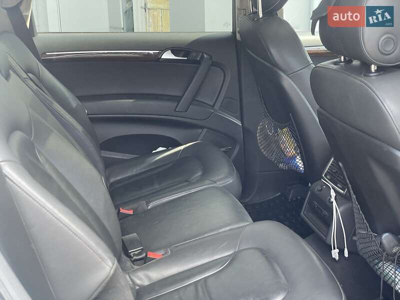 Позашляховик / Кросовер Audi Q7 2015 в Кам'янському