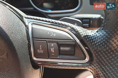 Позашляховик / Кросовер Audi Q7 2015 в 