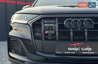 Позашляховик / Кросовер Audi Q7 2023 в 