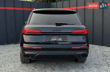 Позашляховик / Кросовер Audi Q7 2023 в 