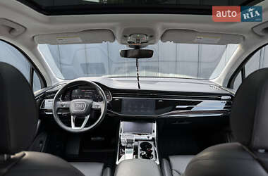 Позашляховик / Кросовер Audi Q7 2023 в 