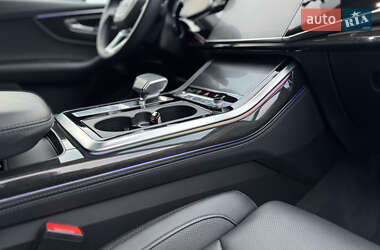 Позашляховик / Кросовер Audi Q7 2023 в 
