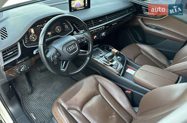 Позашляховик / Кросовер Audi Q7 2015 в 