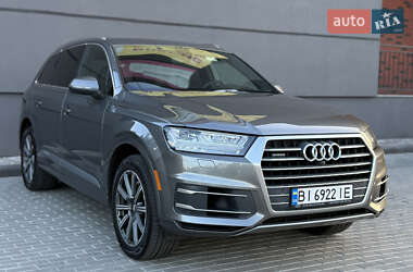 Позашляховик / Кросовер Audi Q7 2016 в 