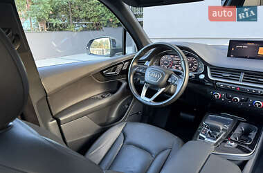 Позашляховик / Кросовер Audi Q7 2016 в 