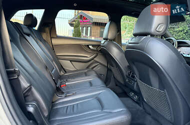 Позашляховик / Кросовер Audi Q7 2016 в 