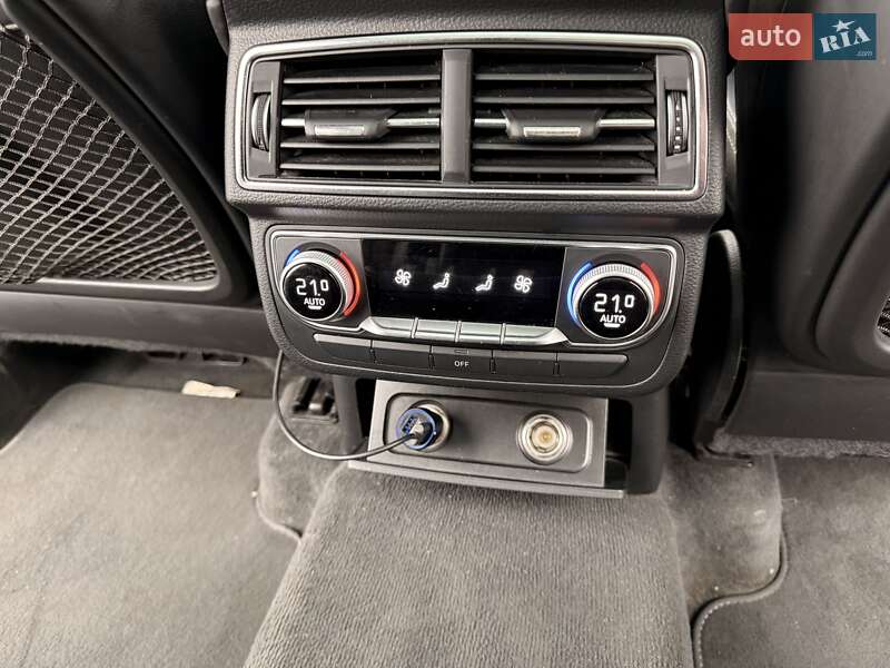 Позашляховик / Кросовер Audi Q7 2016 в Сиховому
