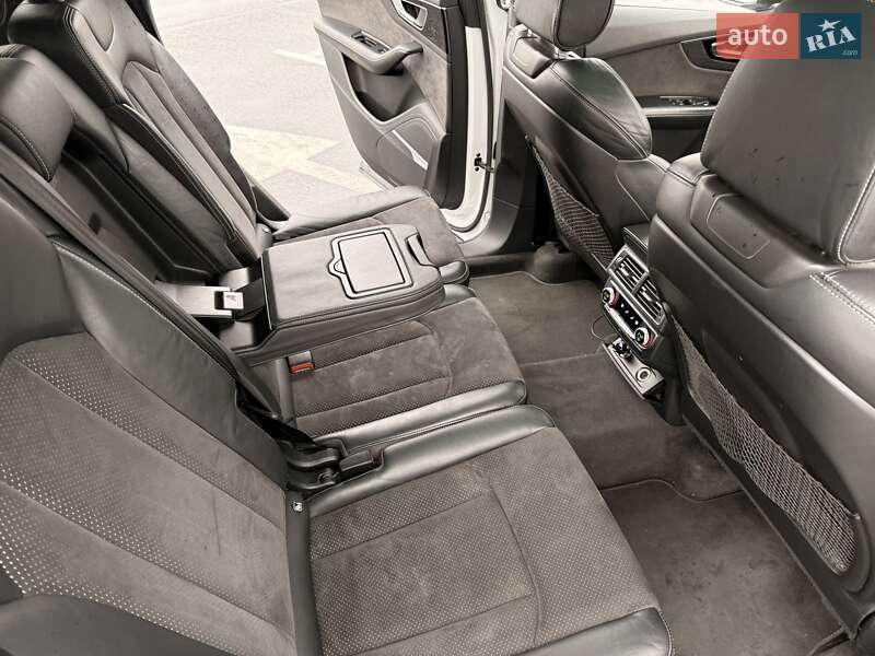 Позашляховик / Кросовер Audi Q7 2016 в Сиховому