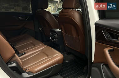Внедорожник / Кроссовер Audi Q7 2017 в 
