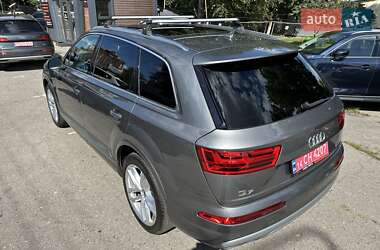 Позашляховик / Кросовер Audi Q7 2016 в 
