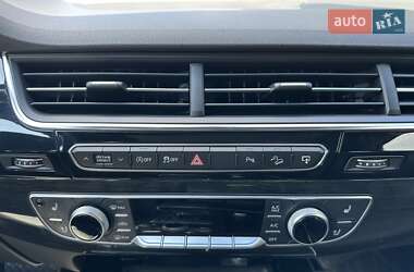 Позашляховик / Кросовер Audi Q7 2016 в 
