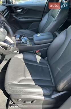 Позашляховик / Кросовер Audi Q7 2016 в 