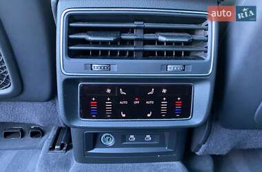 Позашляховик / Кросовер Audi Q7 2021 в 