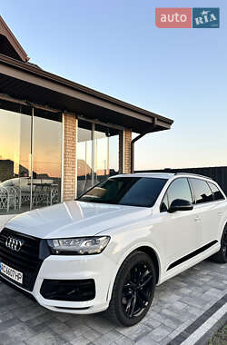 Внедорожник / Кроссовер Audi Q7 2017 в 