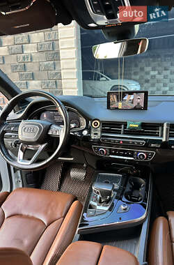 Внедорожник / Кроссовер Audi Q7 2017 в 