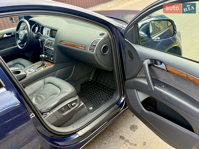 Позашляховик / Кросовер Audi Q7 2013 в Олександрії