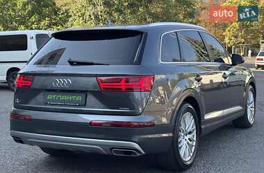Позашляховик / Кросовер Audi Q7 2015 в 