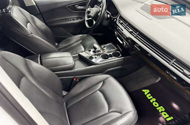 Позашляховик / Кросовер Audi Q7 2016 в 