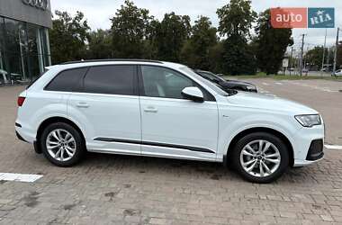 Позашляховик / Кросовер Audi Q7 2021 в 