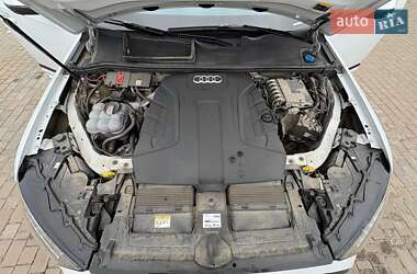 Позашляховик / Кросовер Audi Q7 2021 в 
