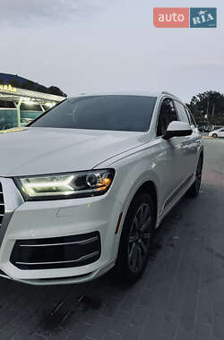 Позашляховик / Кросовер Audi Q7 2016 в 