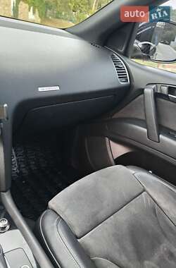 Позашляховик / Кросовер Audi Q7 2009 в 