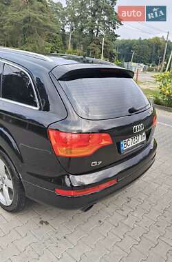 Позашляховик / Кросовер Audi Q7 2009 в 