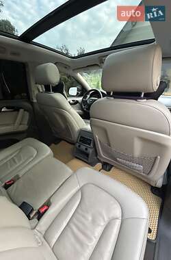 Позашляховик / Кросовер Audi Q7 2012 в 