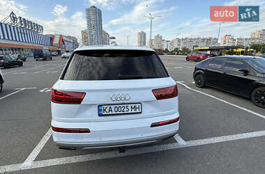 Позашляховик / Кросовер Audi Q7 2018 в 