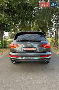 Позашляховик / Кросовер Audi Q7 2013 в 