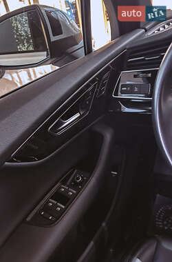 Позашляховик / Кросовер Audi Q7 2019 в 
