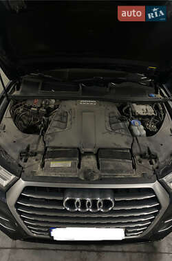 Внедорожник / Кроссовер Audi Q7 2015 в 