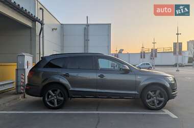 Позашляховик / Кросовер Audi Q7 2015 в 