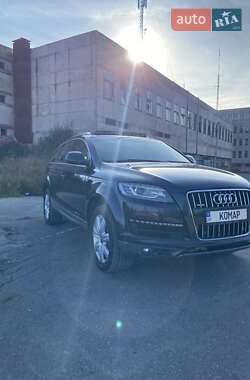 Позашляховик / Кросовер Audi Q7 2011 в 