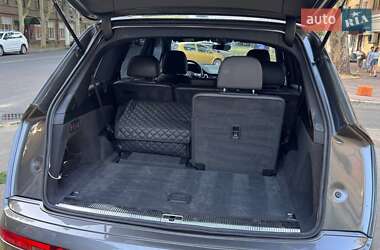 Позашляховик / Кросовер Audi Q7 2018 в 