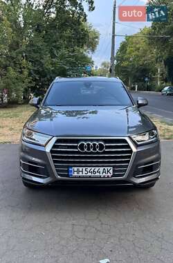 Позашляховик / Кросовер Audi Q7 2018 в 